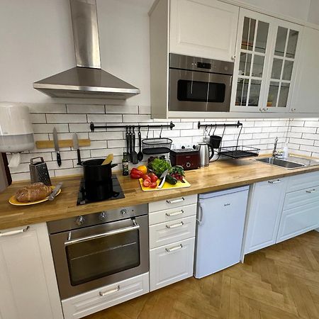 Karlin Oasis 2-Bedroom Apartment Praha Bagian luar foto