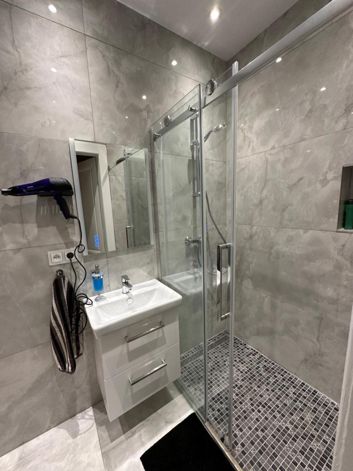 Karlin Oasis 2-Bedroom Apartment Praha Bagian luar foto