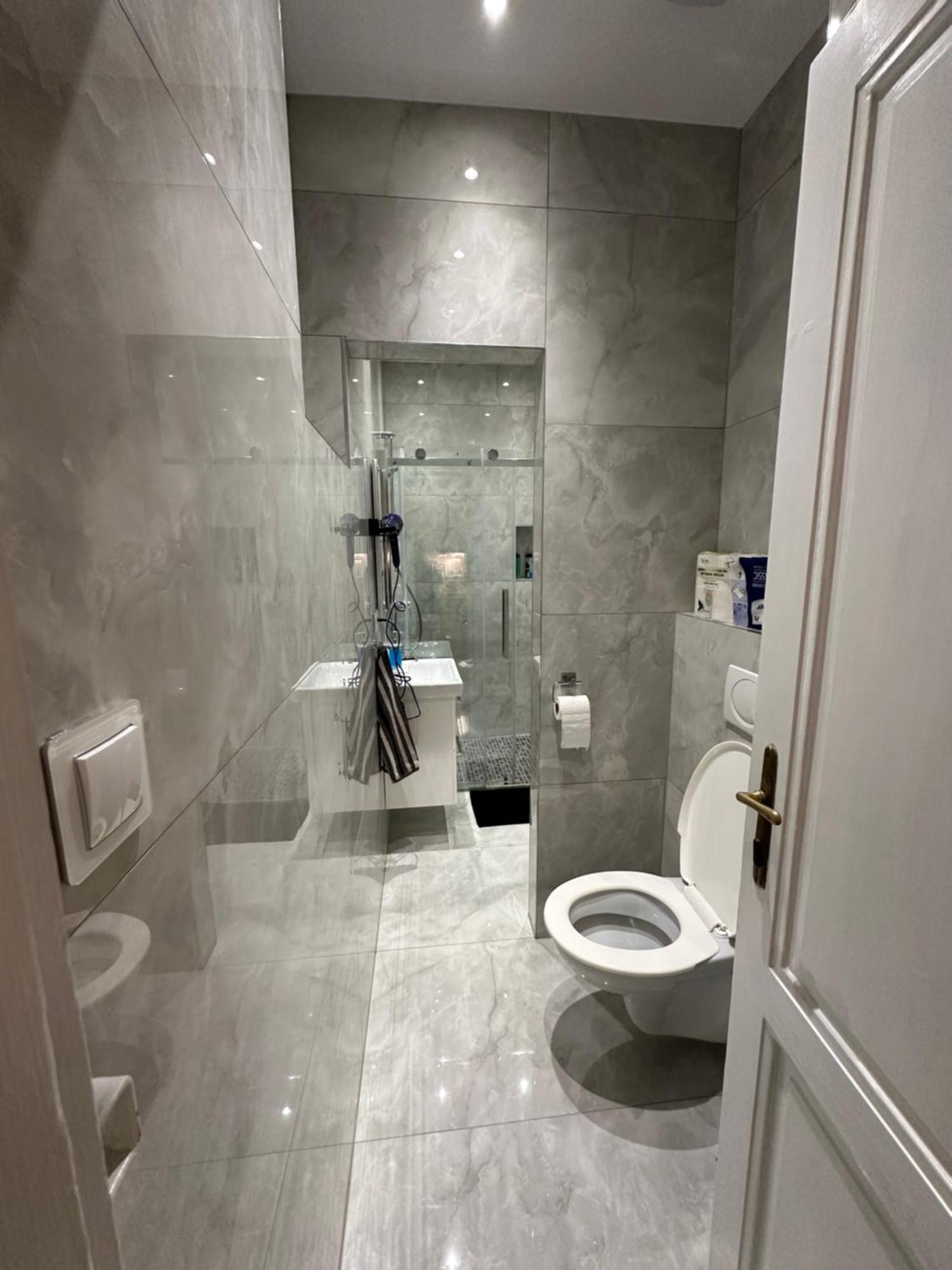 Karlin Oasis 2-Bedroom Apartment Praha Bagian luar foto