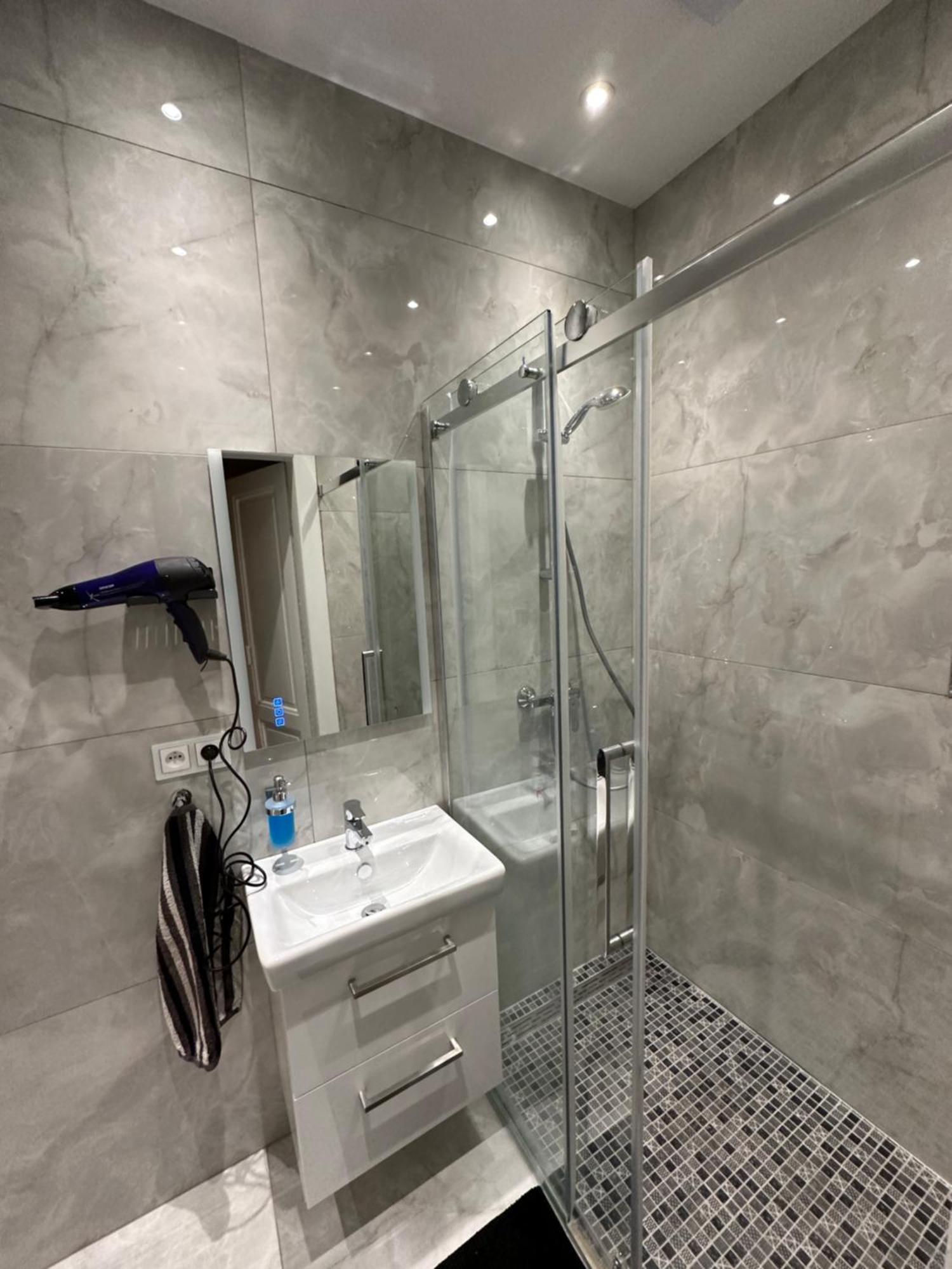 Karlin Oasis 2-Bedroom Apartment Praha Bagian luar foto