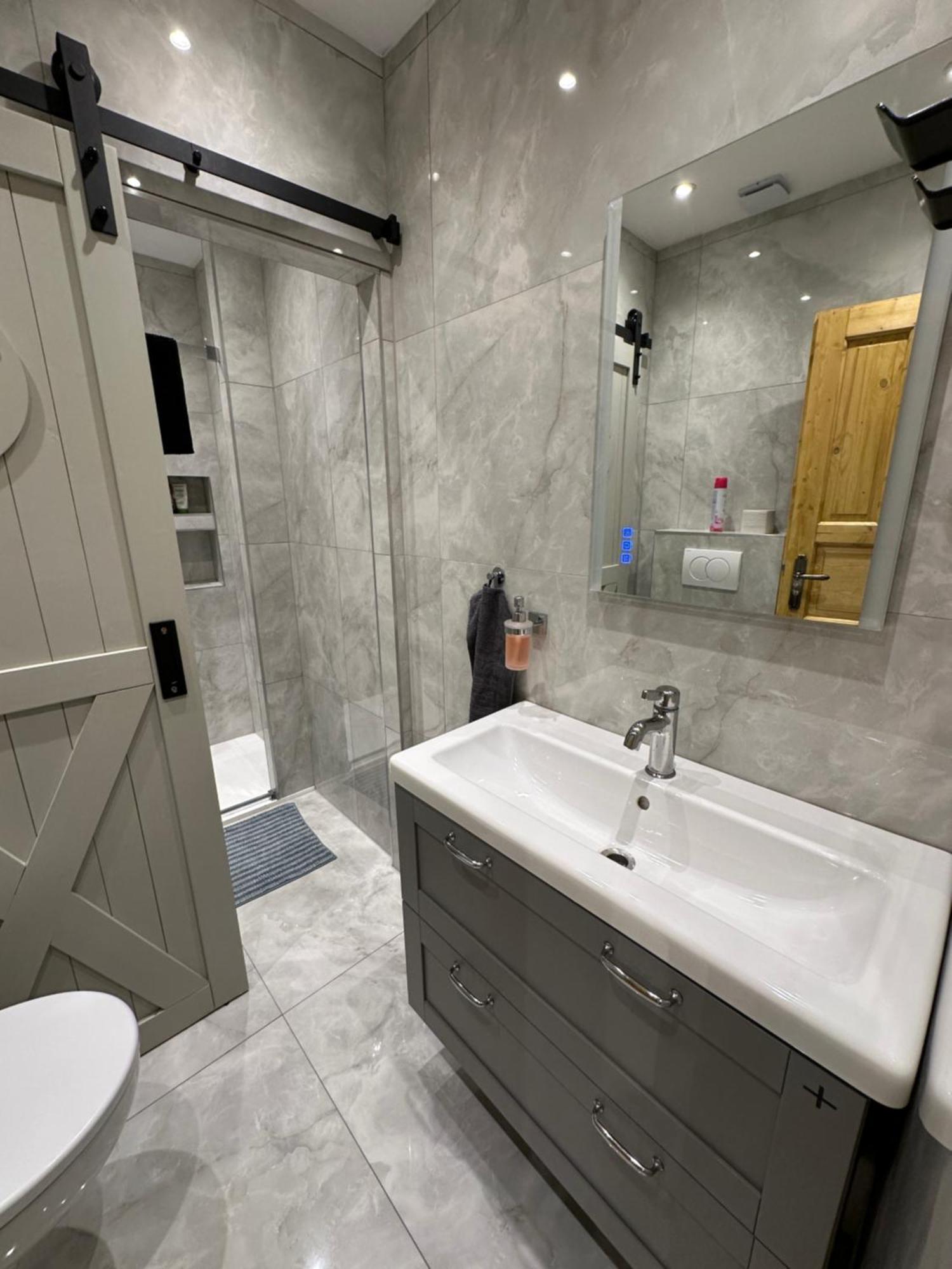 Karlin Oasis 2-Bedroom Apartment Praha Bagian luar foto