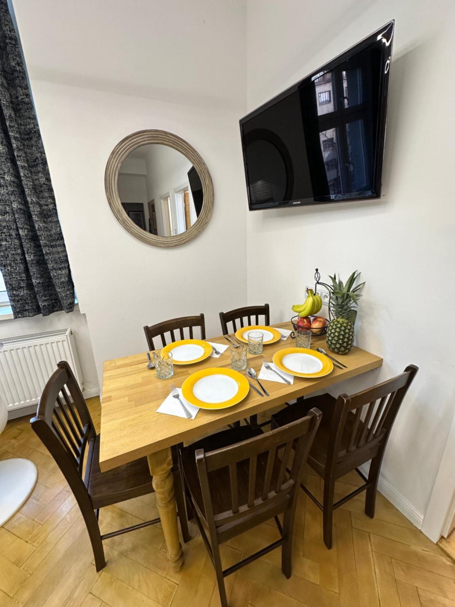 Karlin Oasis 2-Bedroom Apartment Praha Bagian luar foto