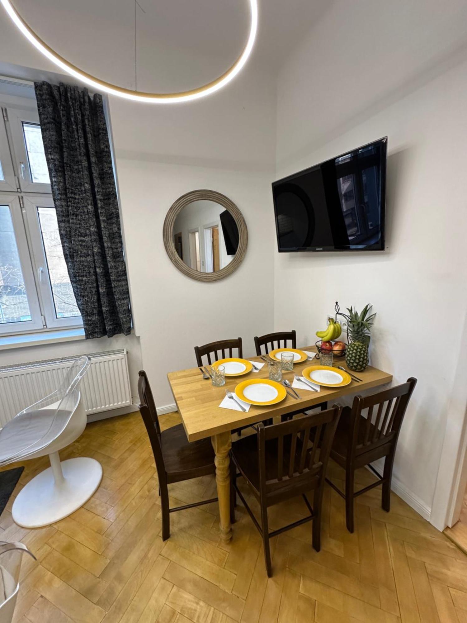 Karlin Oasis 2-Bedroom Apartment Praha Bagian luar foto