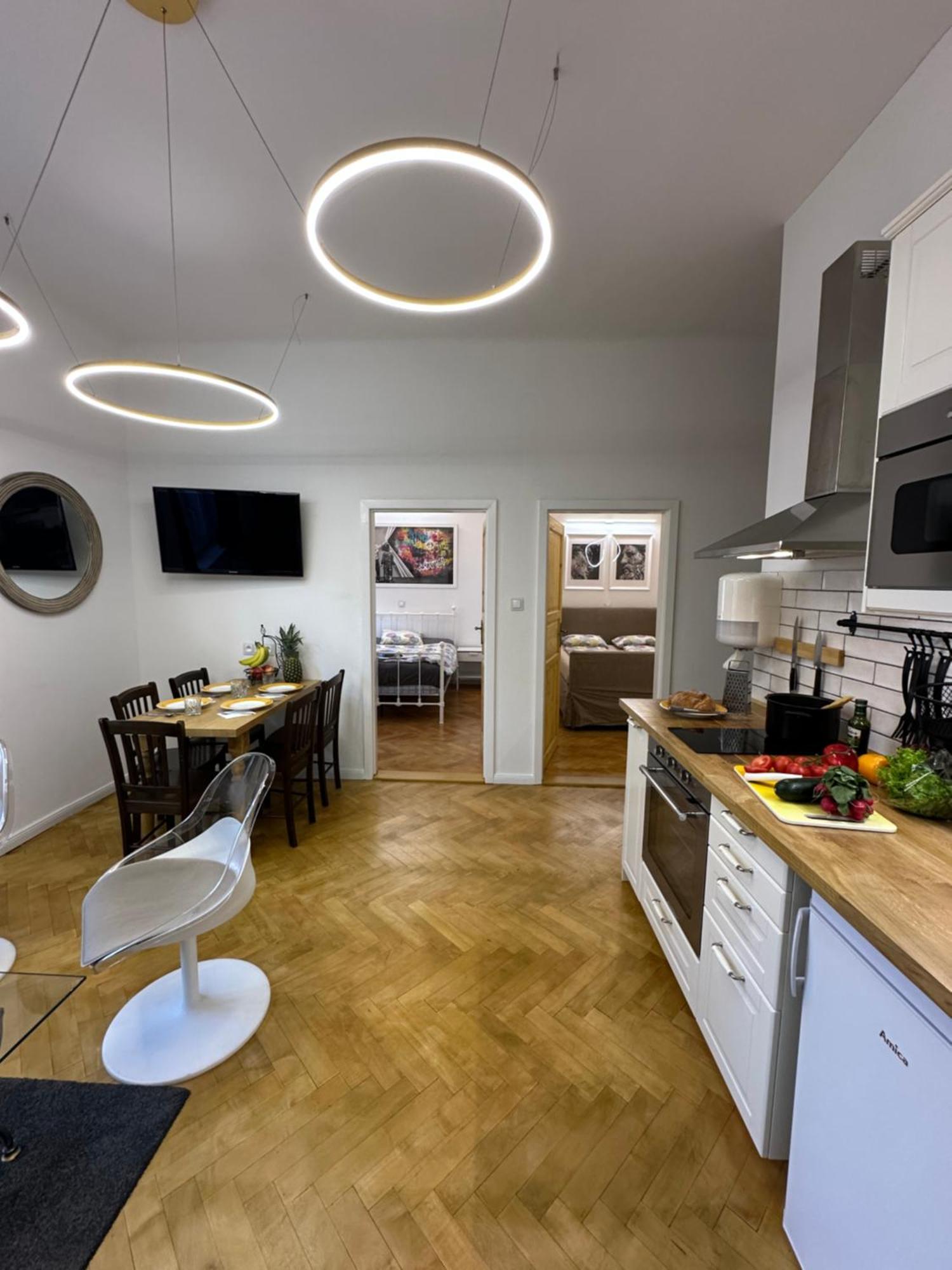 Karlin Oasis 2-Bedroom Apartment Praha Bagian luar foto