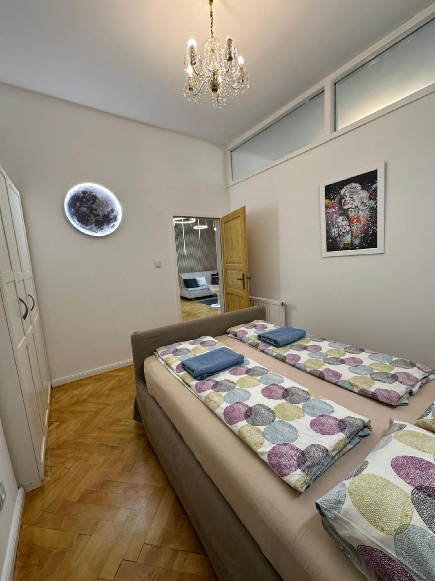 Karlin Oasis 2-Bedroom Apartment Praha Bagian luar foto