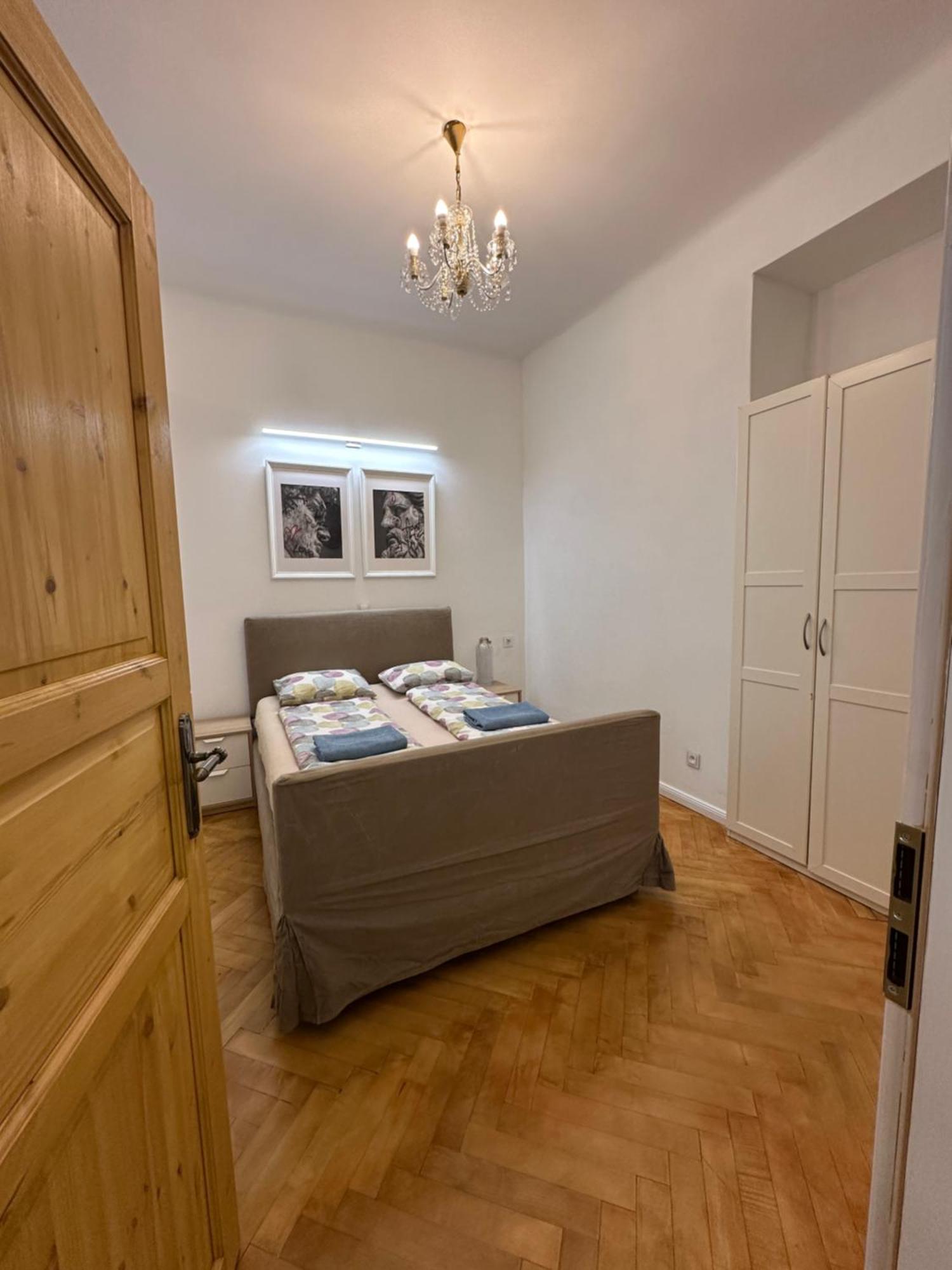 Karlin Oasis 2-Bedroom Apartment Praha Bagian luar foto