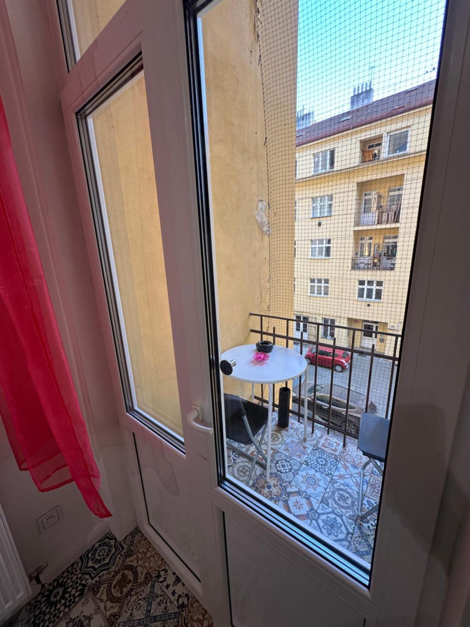 Karlin Oasis 2-Bedroom Apartment Praha Bagian luar foto