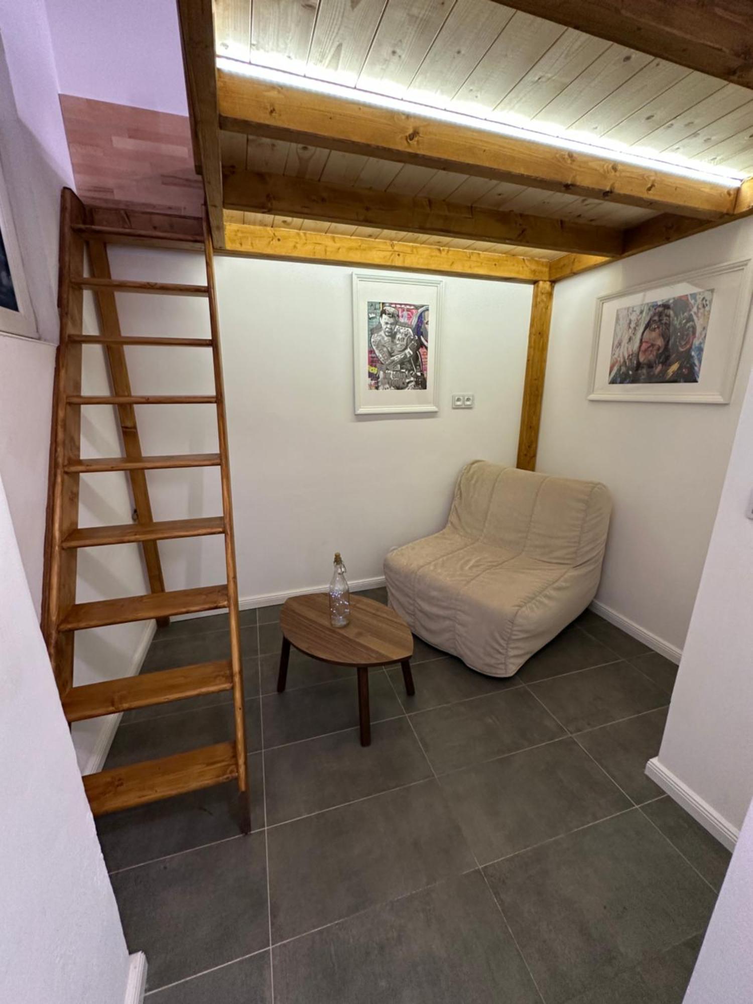 Karlin Oasis 2-Bedroom Apartment Praha Bagian luar foto
